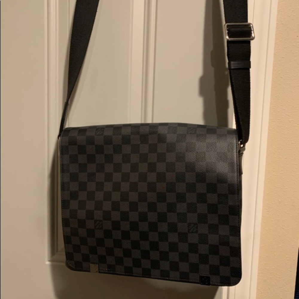 Louis Vuitton district MM bag